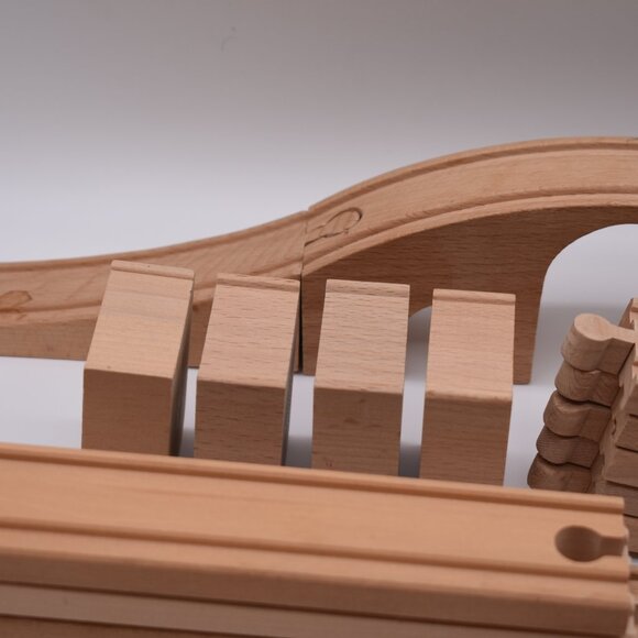 Lot of 45 Wooden Trains Tracks Ascending Descending Curved Connectors Straight - Picture 3 of 15